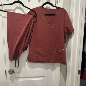 Women's V-Neck Scrub Top and Pants Set - mauve